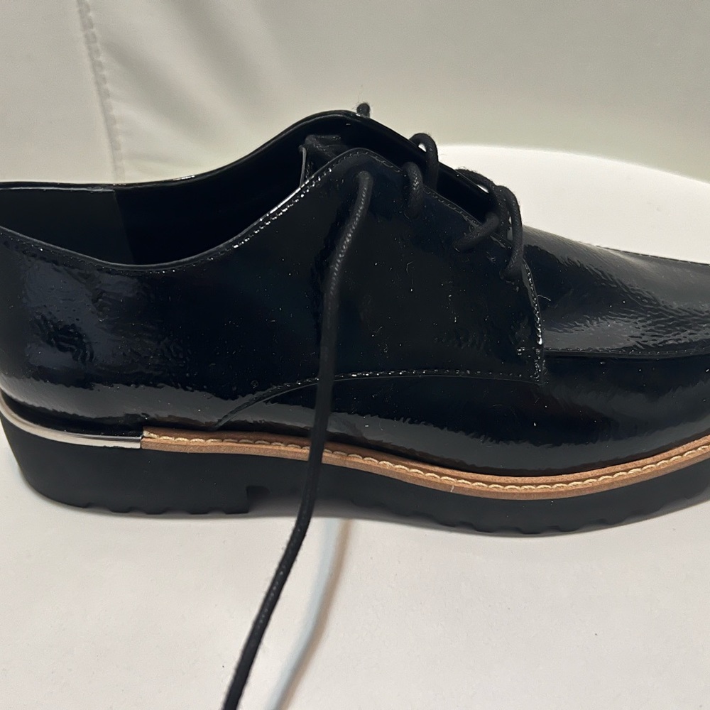 New in Box Size 8M Shoes. Franco Sarto